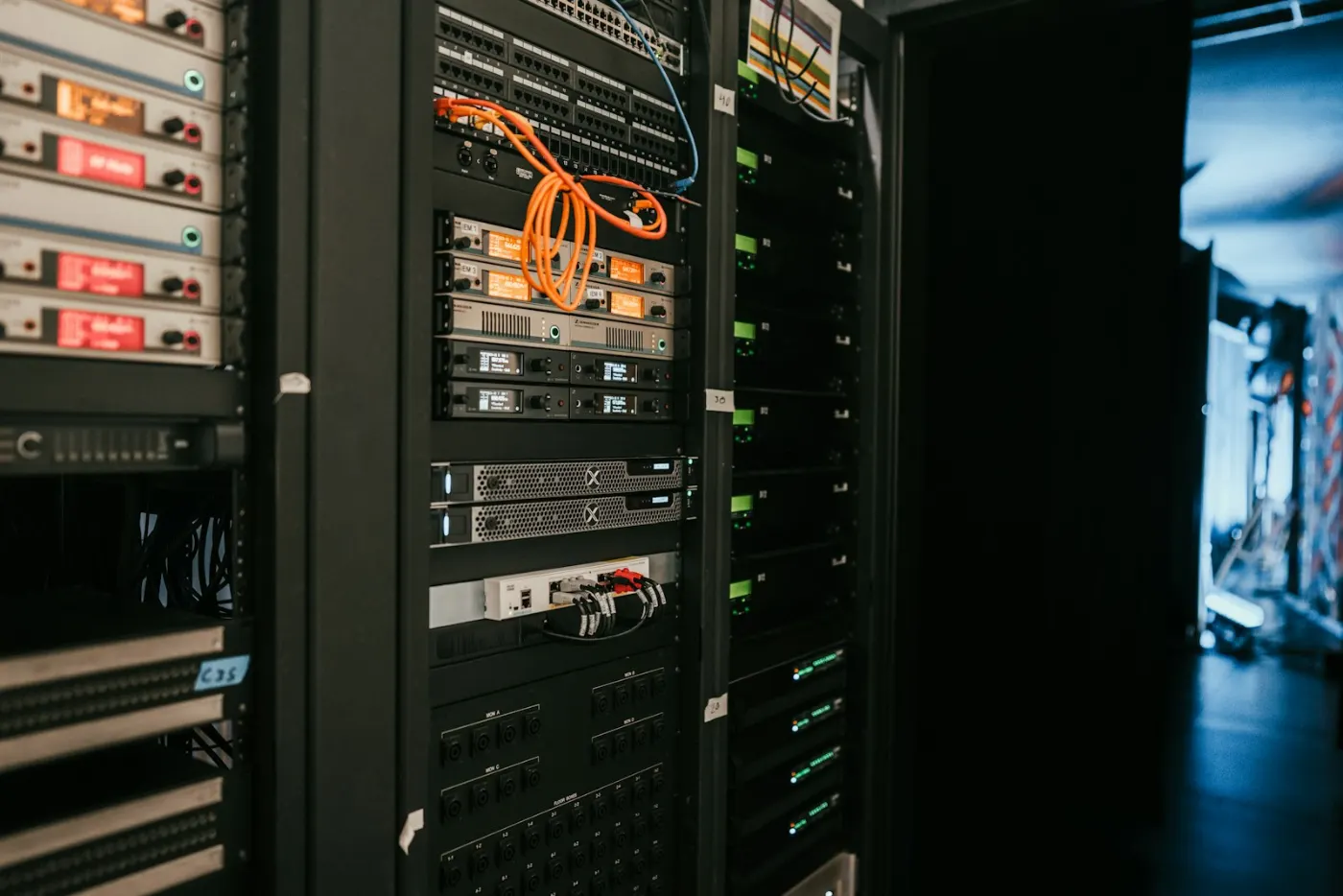 Serveurs de sauvegarde dans une baie informatique